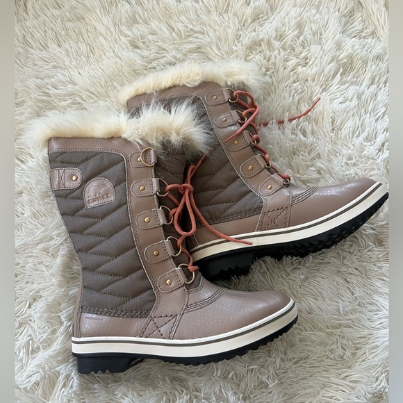 Sorel Shoes - SOREL 'Tofino Il' Faux Fur Lined Waterproof Boot - Size 7  - NWT